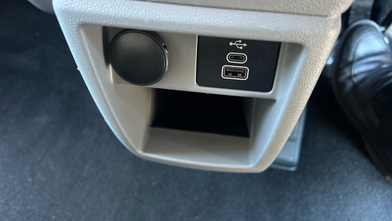 Ford Tourneo Custom 320 L2 Diesel Fwd 2.0 EcoBlue 136ps H1 Titanium 8 seater